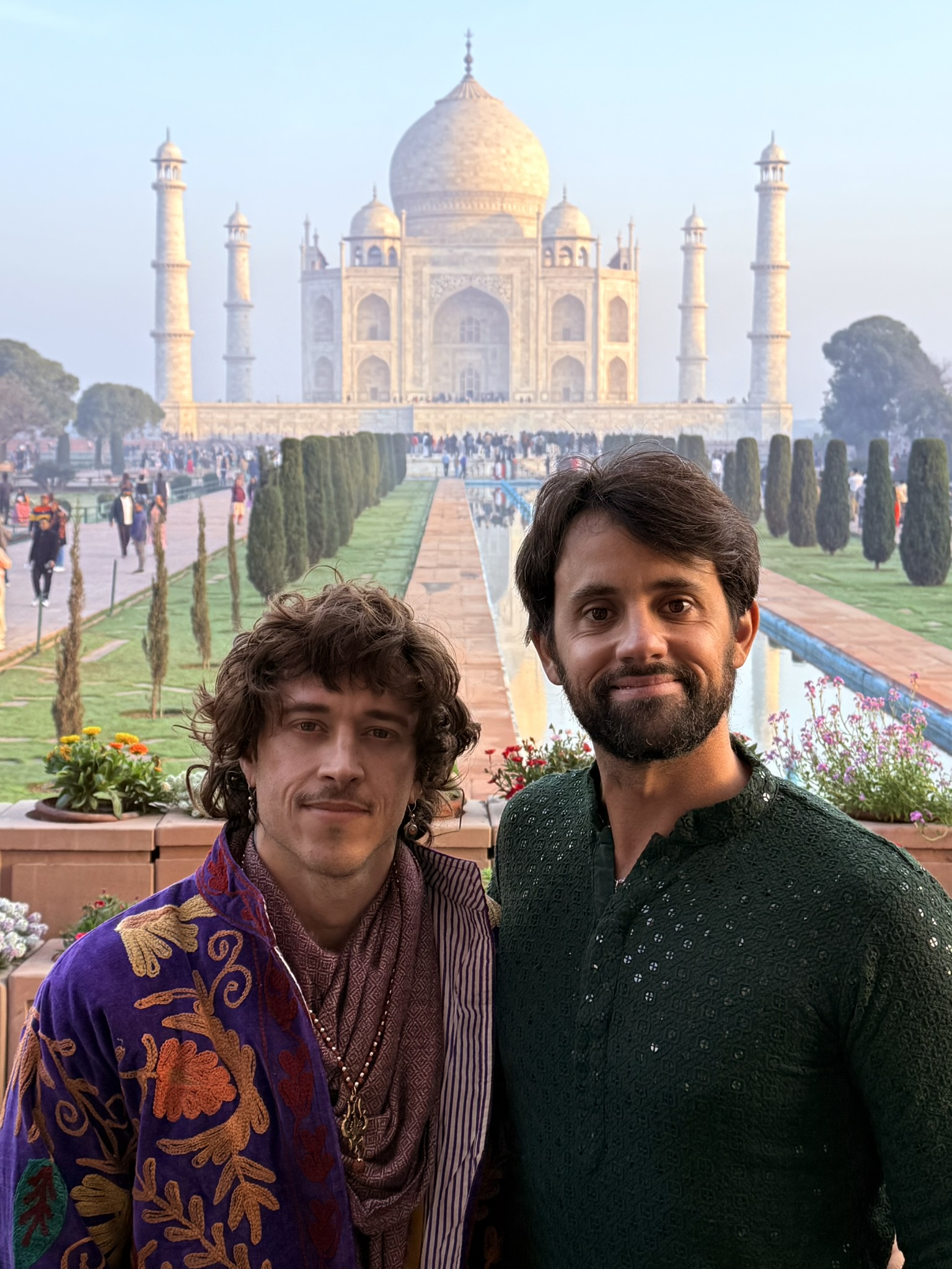 Nico y Hugo juntos en el Taj Mahal